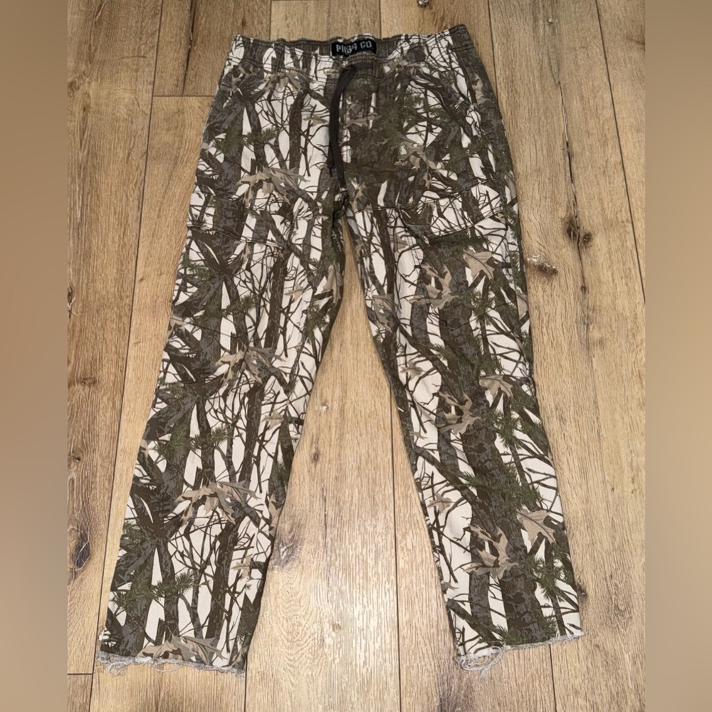 Plugg Co.‎ Men’s Camouflage Cargo Pants Raw Hem Medium
